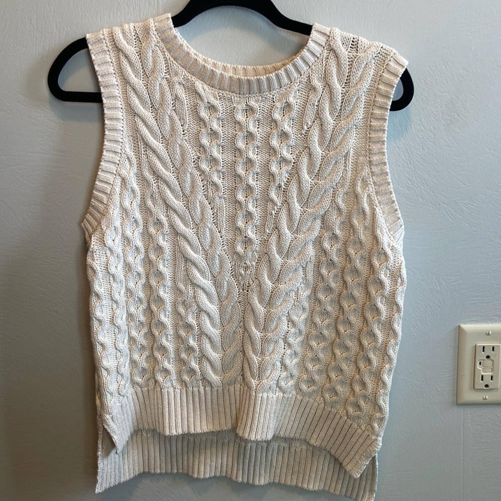 Nicole Miller Cream Sweater Vest Size M